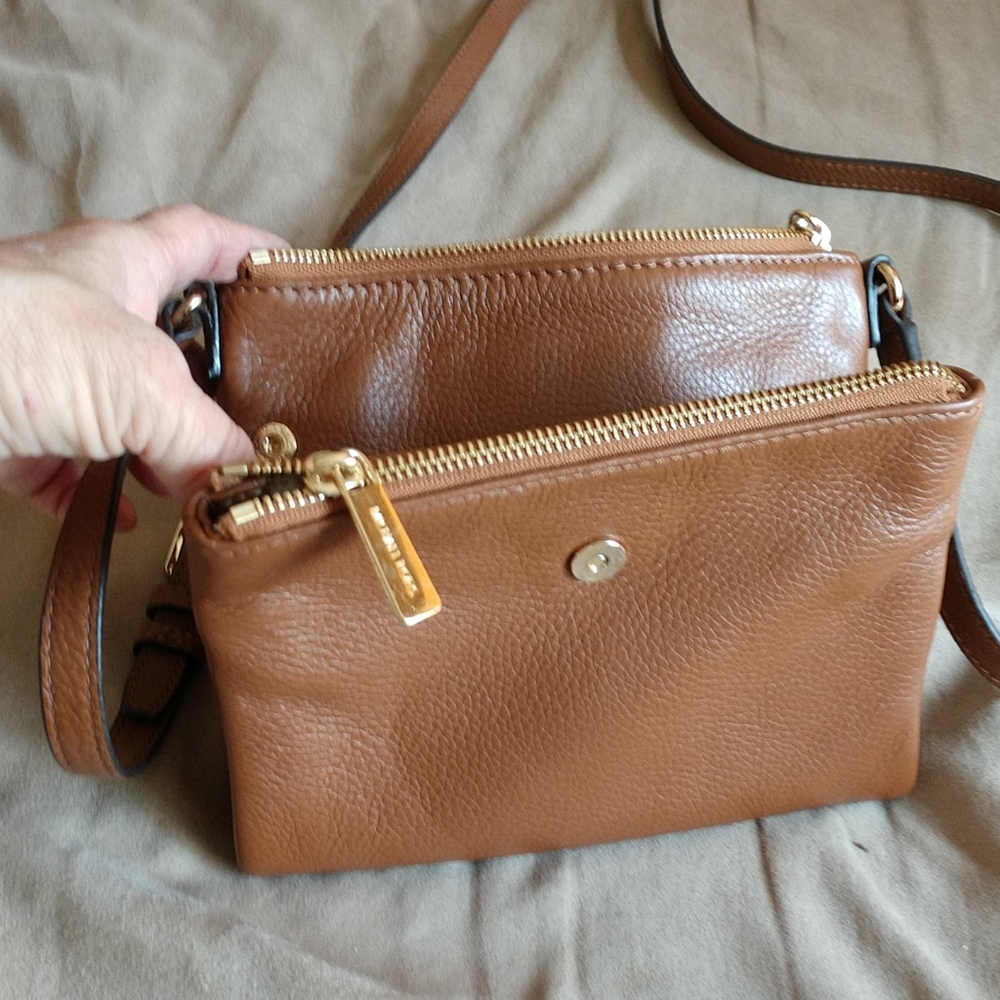 Michael Kors leather tan crossbody - Picture 4 of 9